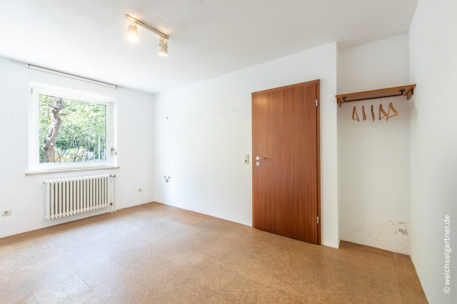 Bezugsfreies Split-Level Reihenhaus mit großem Garten und Einzelgarage - Gäste-/Kinderzimmer