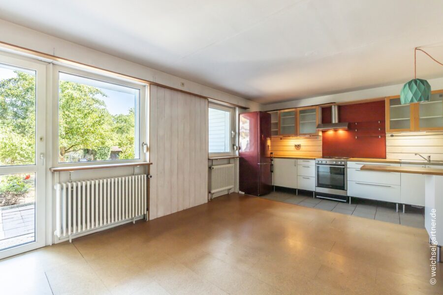 Bezugsfreies Split-Level Reihenhaus mit großem Garten und Einzelgarage - Mit Terrassenzugang
