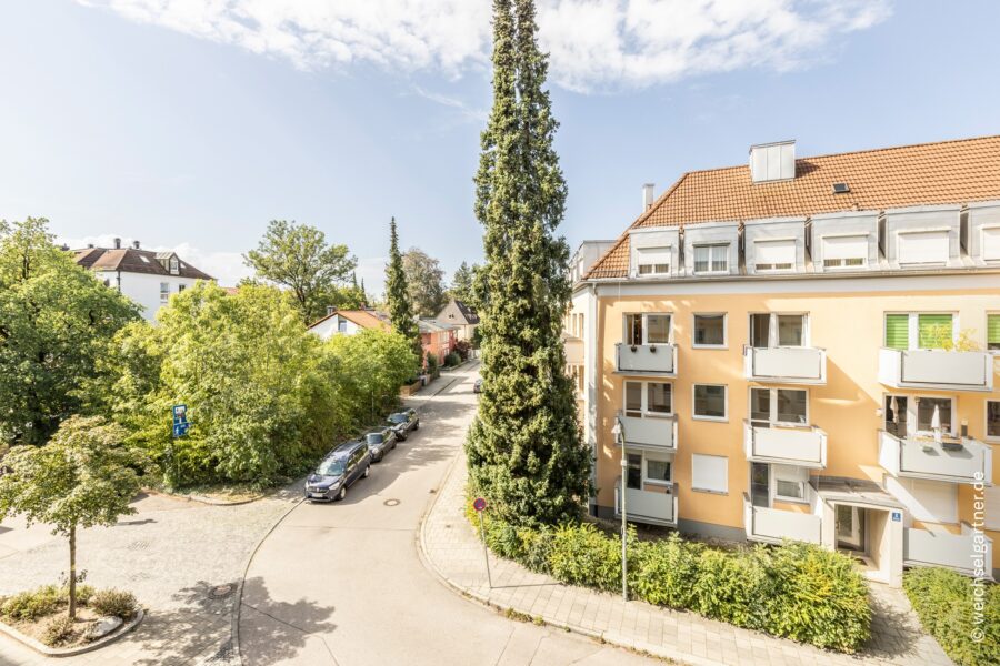 Bezugsfreie 2-Zimmer-Wohnung mit top Infrastruktur – auch als Kapitalanlage - Ausblick vom Balkon