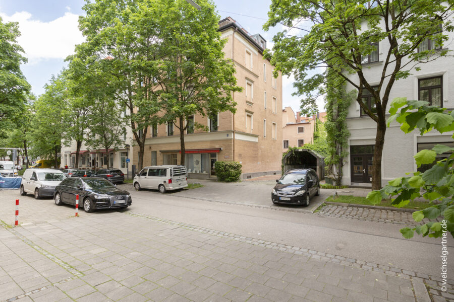 Vermietete 3-Zimmerwohnung mit Wohnküche und kleinem Balkon im Denkmal-Altbau von 1899 - Schöne, ruhige Stadtlage