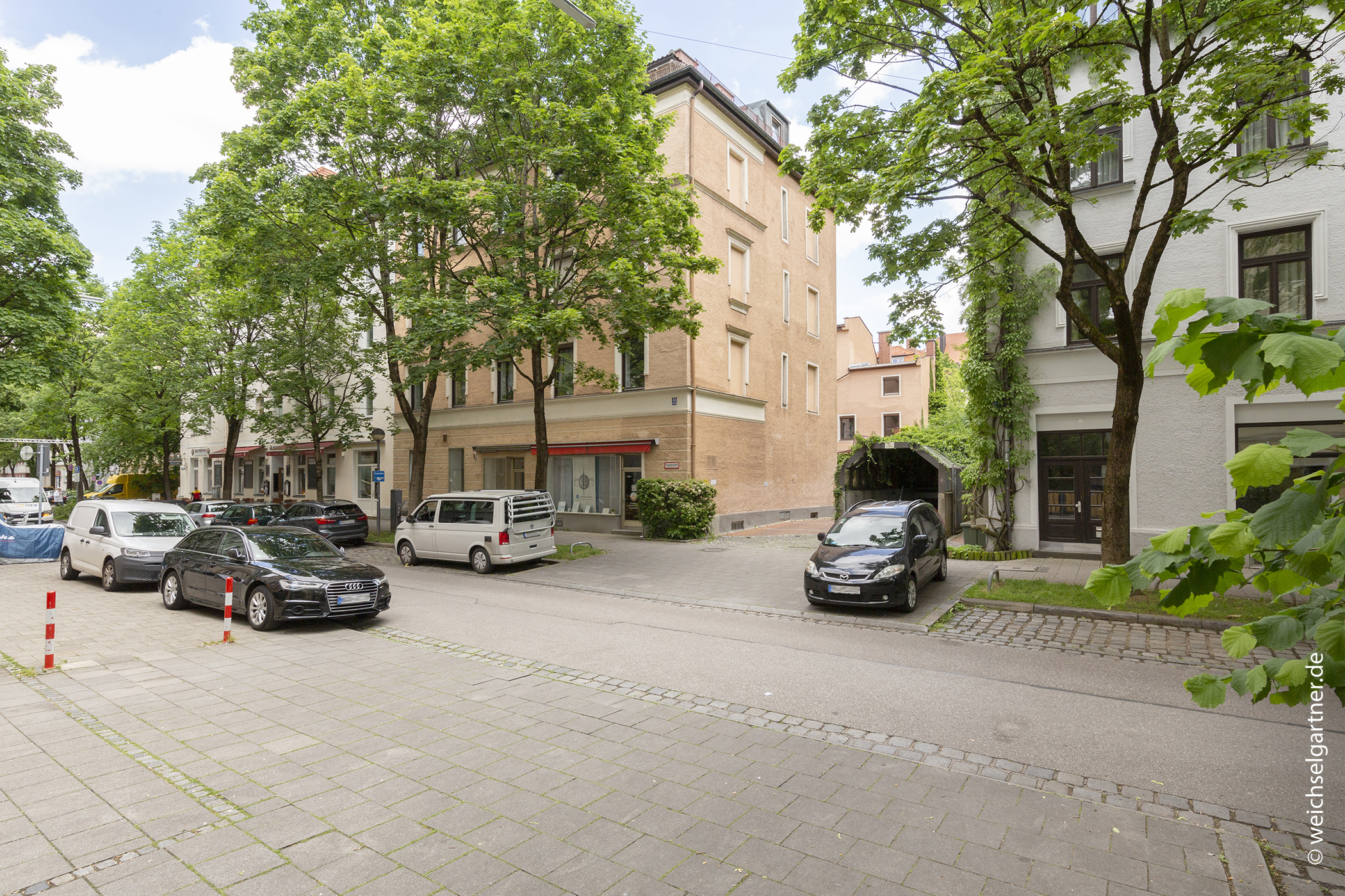 Vermietete 3-Zimmerwohnung mit Wohnküche und kleinem Balkon im Denkmal-Altbau von 1899, 80339 München, Etagenwohnung