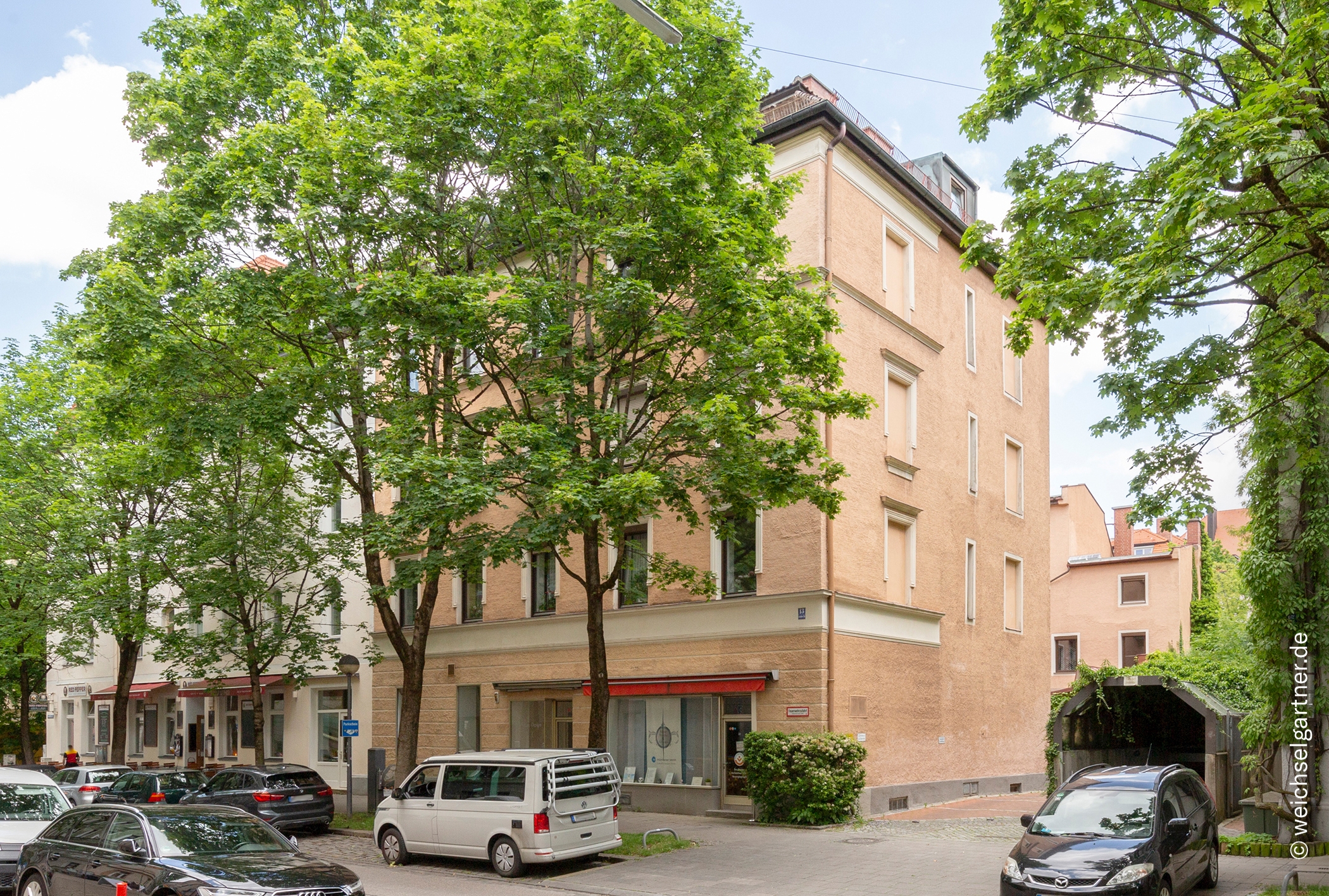 Vermietete 3-Zimmerwohnung mit Wohnküche und kleinem Balkon im Denkmal-Altbau von 1899, 80339 München, Etagenwohnung