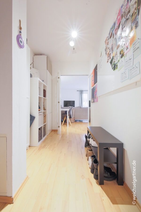 Vermietete Terrassenwohnung in ruhigem Wohnumfeld - Geräumiger Flur