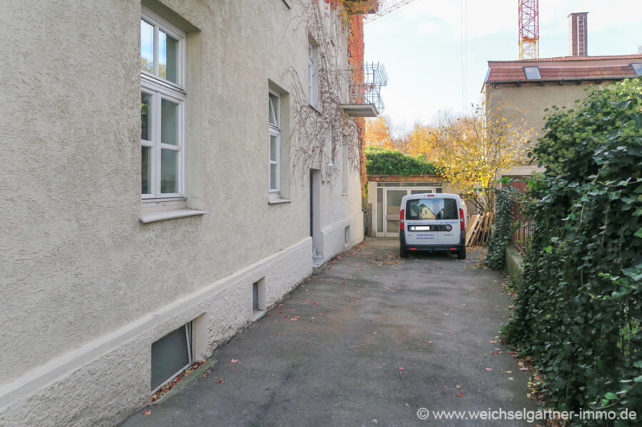 Top vermietete Gewerbeeinheit - Zufahrt Werkstattgebäude