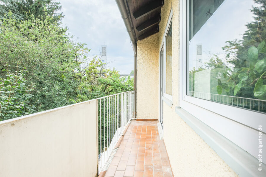 Großzügiges 7-Zimmer-Reihenmittelhaus mit weiterem Ausbaupotenzial und Einzelgarage - Balkon im 1. Obergeschoss