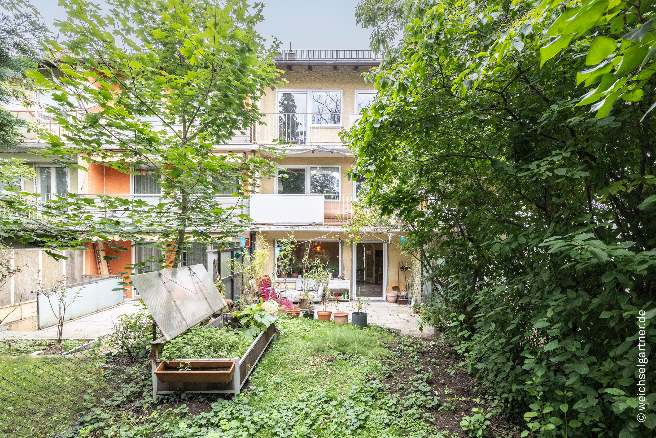 Großzügiges 7-Zimmer-Reihenmittelhaus mit weiterem Ausbaupotenzial und Einzelgarage, 81539 München, Reihenmittelhaus