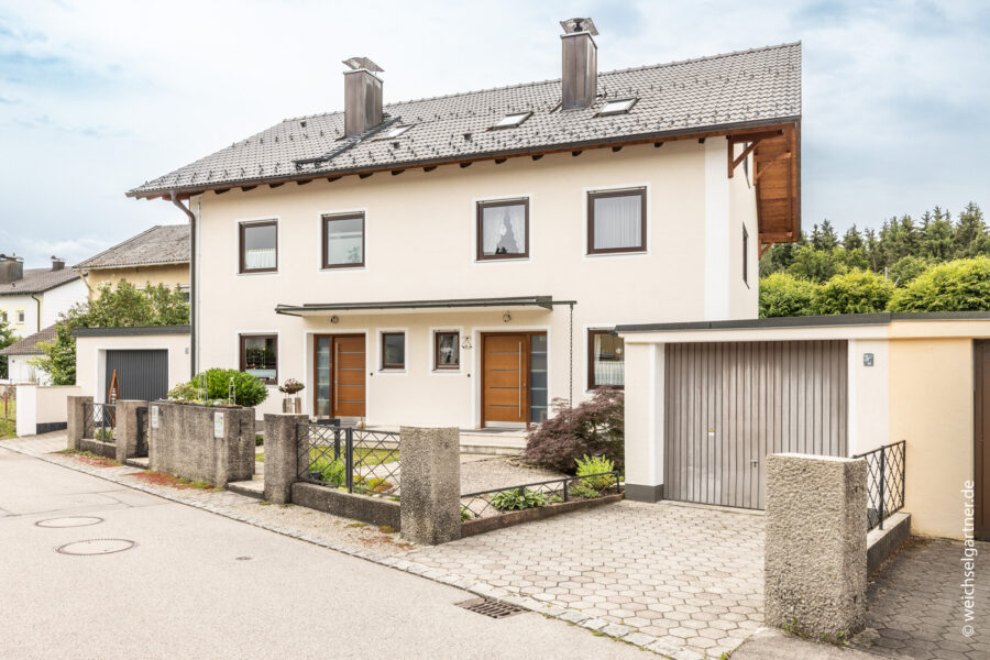 Schöne Doppelhaushälfte mit wunderbarem Südgarten - Doppelhaushälfte m. Südgarten
