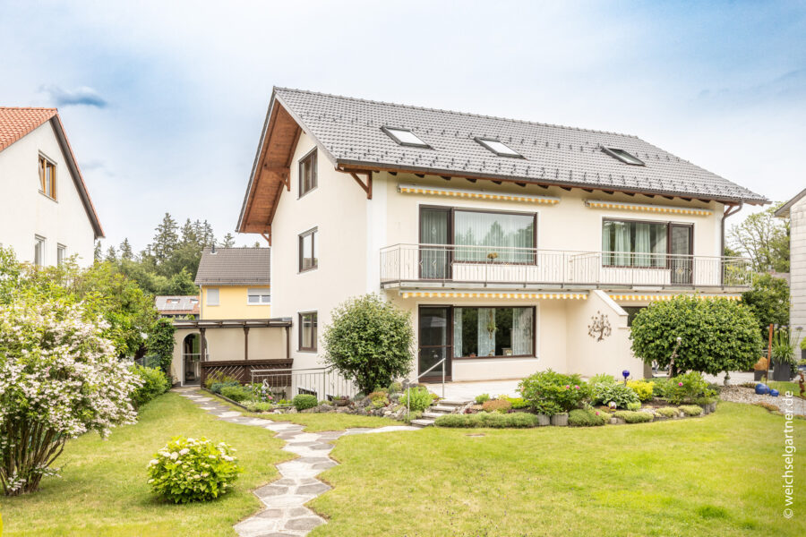 Schöne Doppelhaushälfte mit wunderbarem Südgarten - Südseite der Doppelhaushälfte