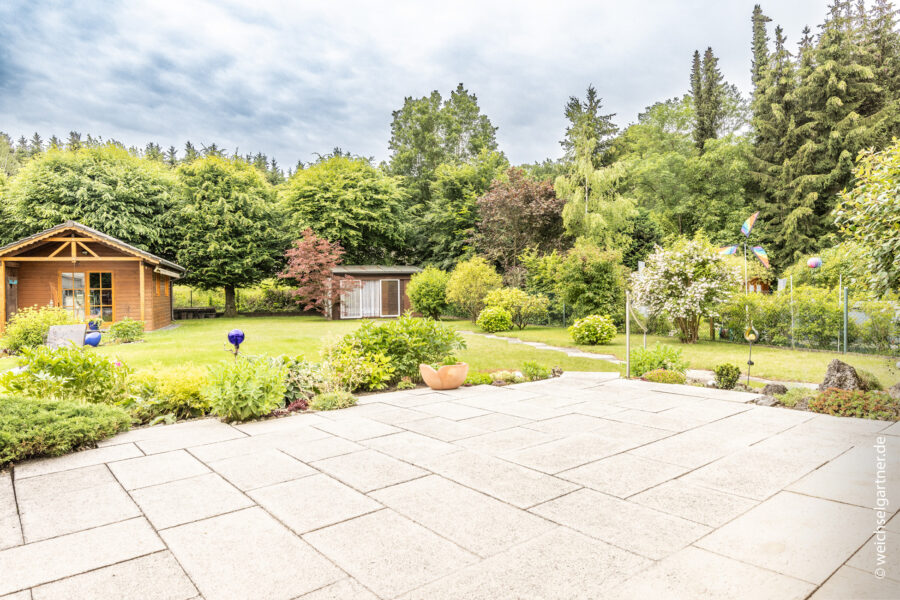 Schöne Doppelhaushälfte mit wunderbarem Südgarten - Blick in den Garten