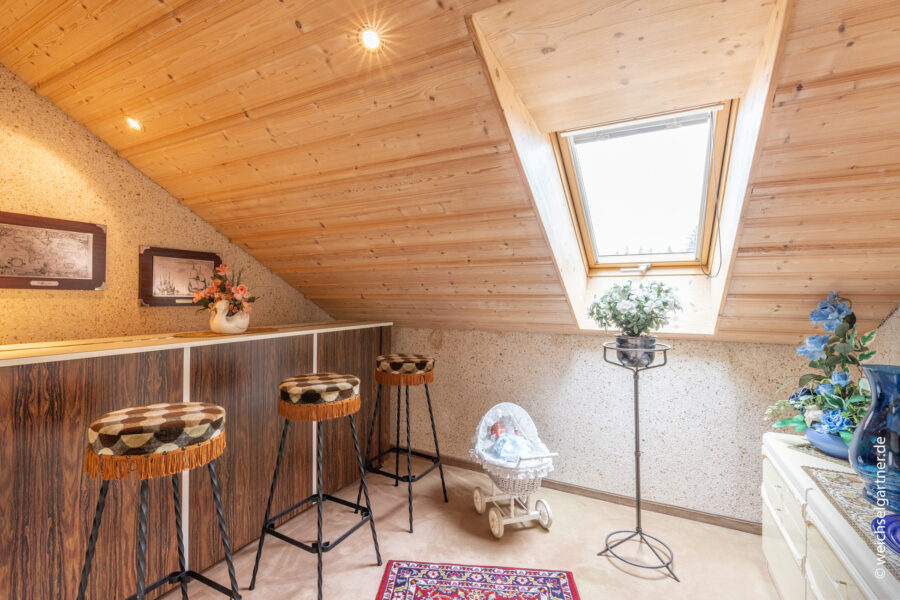 Schöne Doppelhaushälfte mit wunderbarem Südgarten - Teilbereich des Dachstudios