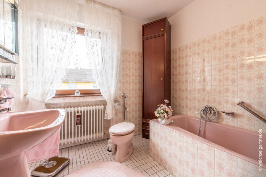 Schöne Doppelhaushälfte mit wunderbarem Südgarten - Tageslichtbad im Obergeschoss