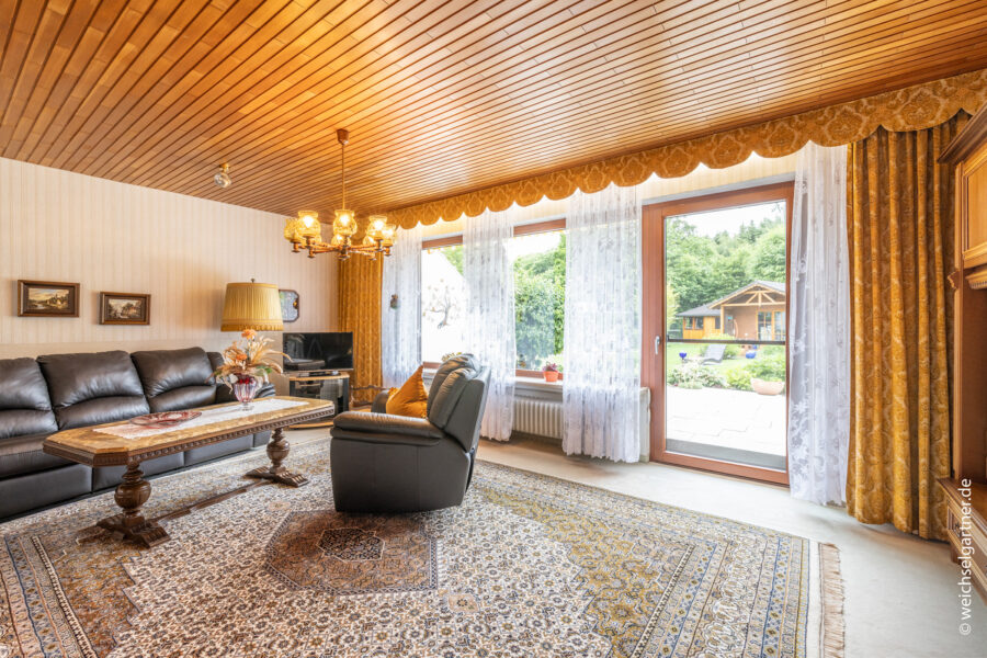 Schöne Doppelhaushälfte mit wunderbarem Südgarten - Wohnzimmer