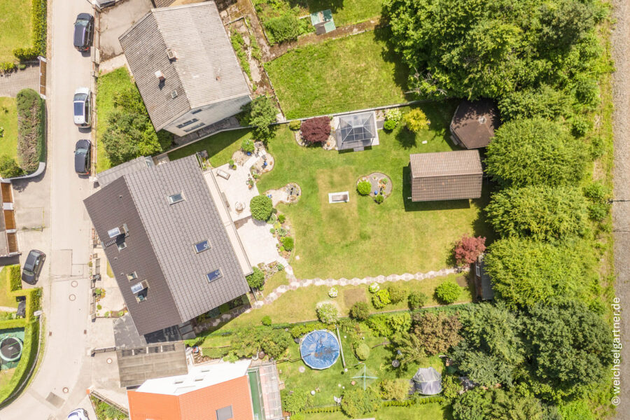 Schöne Doppelhaushälfte mit wunderbarem Südgarten - Vogelperspektive