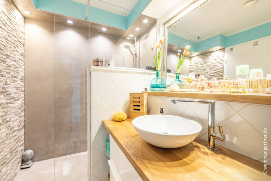 Bezugsfreie Dachterrassenwohnung in beliebter Wohnlage - Badezimmer