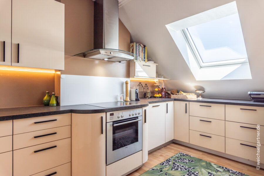 Bezugsfreie Dachterrassenwohnung in beliebter Wohnlage - Einbauküche