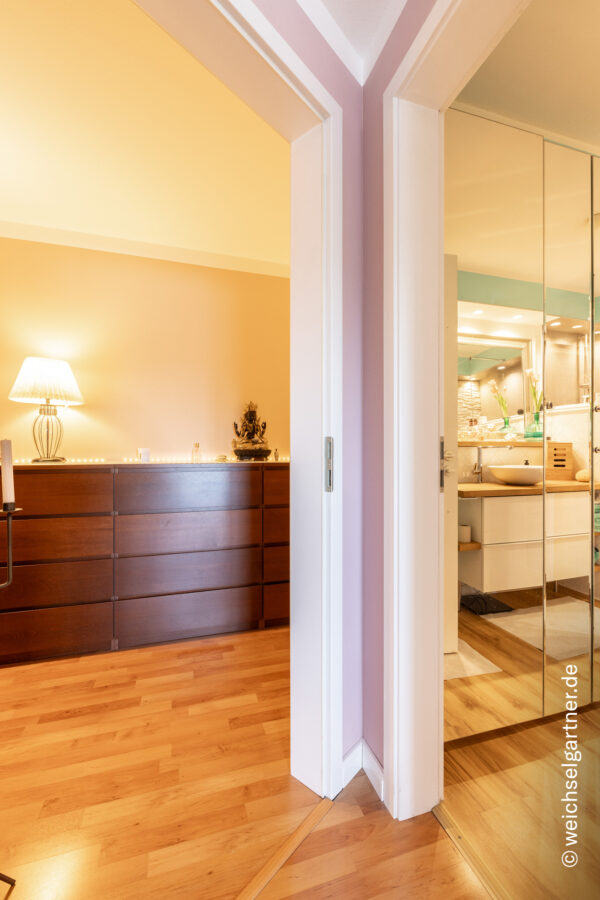 Bezugsfreie Dachterrassenwohnung in beliebter Wohnlage - Blick vom Schlafzimmer