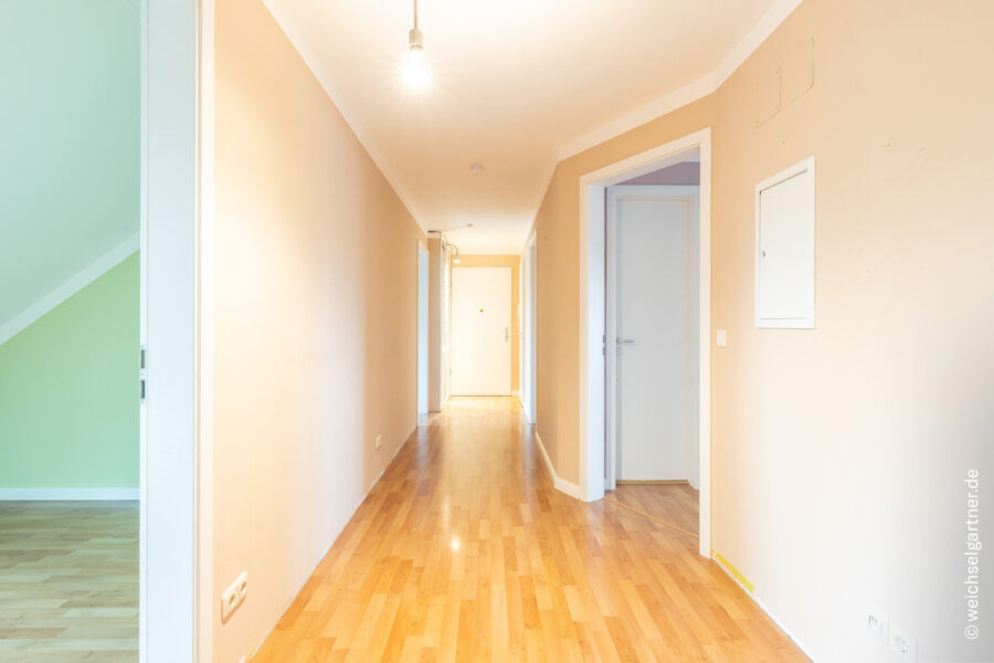 Bezugsfreie Dachterrassenwohnung in beliebter Wohnlage - Dielenbereich