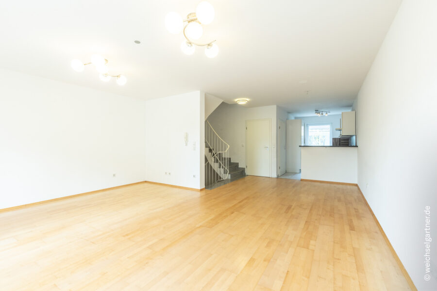 Großzügiges Reihenmittelhaus mit sonnigem Südwest-Garten; das ideale Zuhause für Familien - Wohnbereich mit Küche