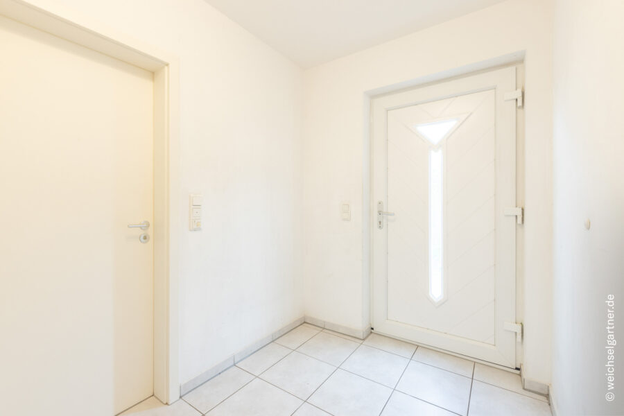 Großzügiges Reihenmittelhaus mit sonnigem Südwest-Garten; das ideale Zuhause für Familien - Eingangsbereich mit Gäste-WC