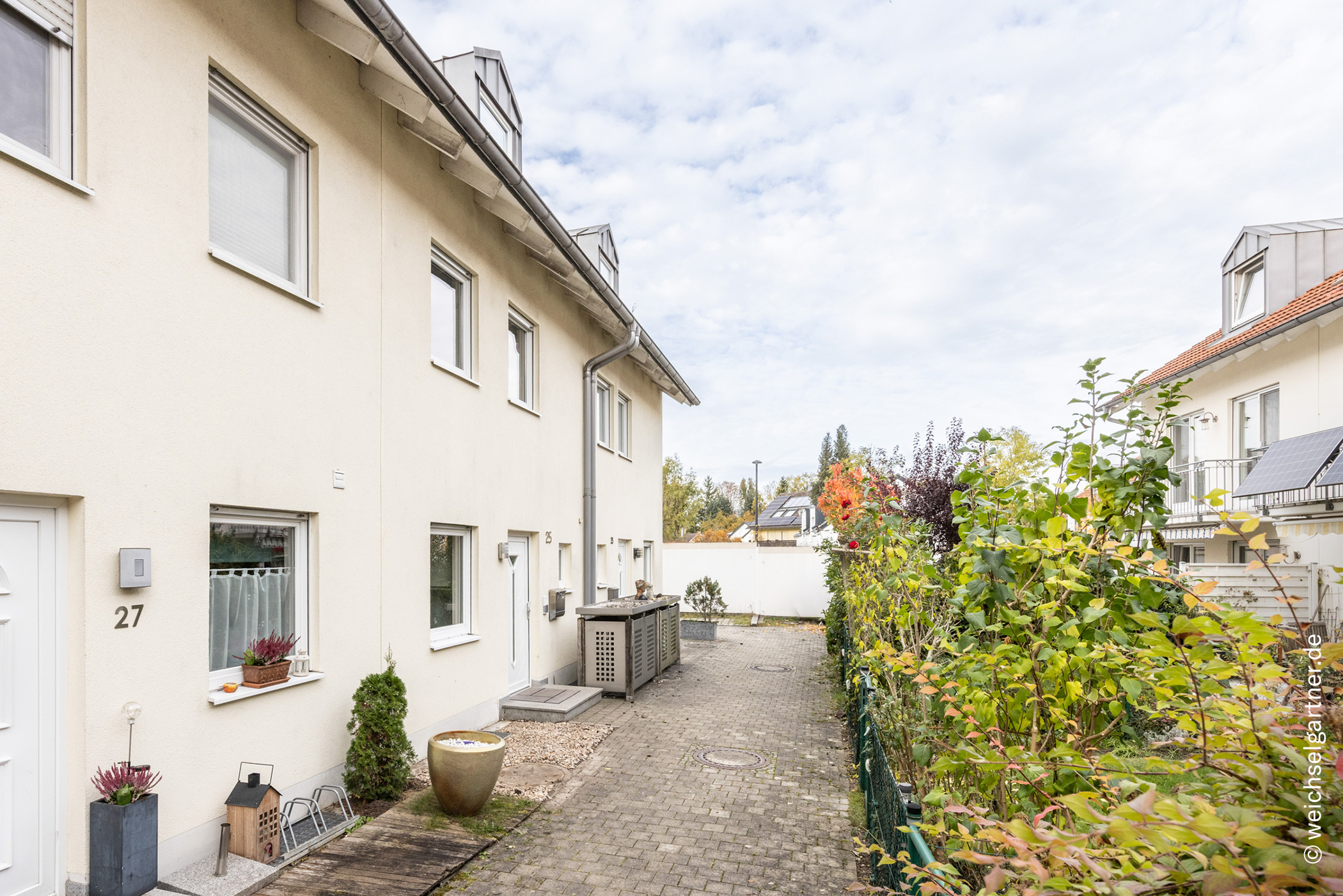 Großzügiges Reihenmittelhaus mit sonnigem Südwest-Garten; das ideale Zuhause für Familien, 85737 Ismaning, Reihenmittelhaus