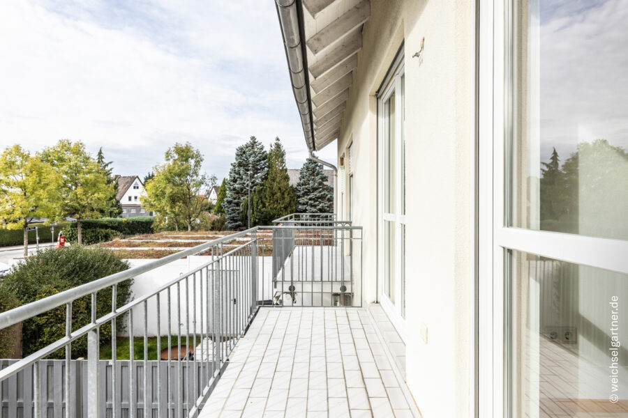 Großzügiges Reihenmittelhaus mit sonnigem Südwest-Garten; das ideale Zuhause für Familien - Südwest-Balkon