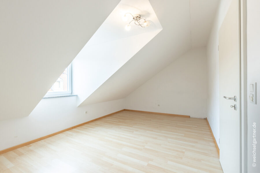 Großzügiges Reihenmittelhaus mit sonnigem Südwest-Garten; das ideale Zuhause für Familien - Gästezimmer im DG