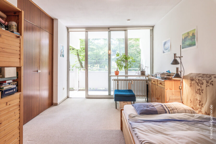 Bezugsfreie Eigentumswohnung nahe des Stiglmaierplatzes - Schlafzimmer mit Balkonzugang