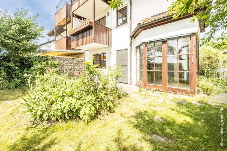 Idyllische Garten-Maisonette in ruhiger Feldrandlage – sonnige Südwest-Ausrichtung und 2 Stellplätze - Blick Richtung Terrasse