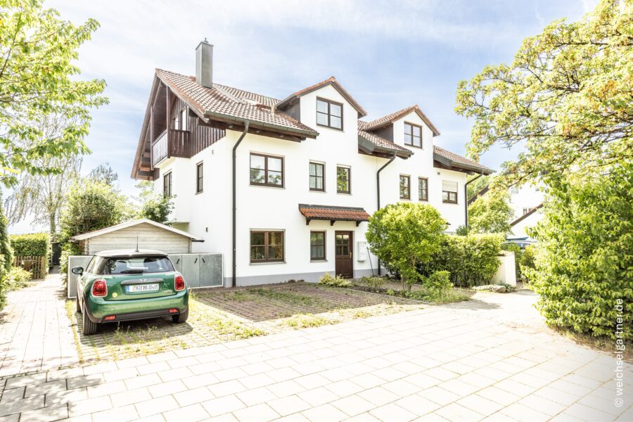 Idyllische Garten-Maisonette in ruhiger Feldrandlage – sonnige Südwest-Ausrichtung und 2 Stellplätze - Vordere Hausansicht