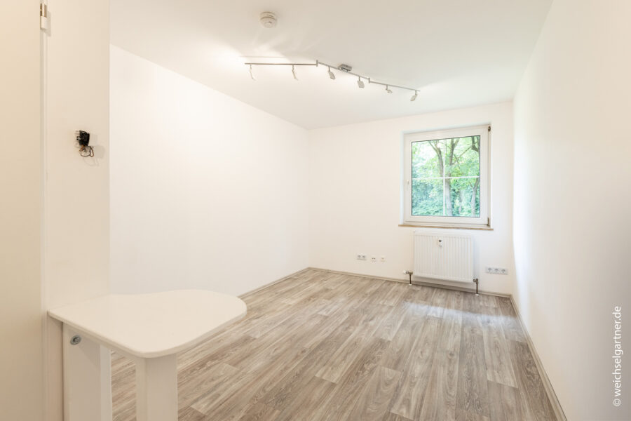 Freies Appartement in ruhiger Lage - Wohn- und Schlafbereich