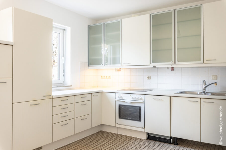 Erbpacht: Bezugsfreie Eigentumswohnung mit Balkon und TG-Einzelstellplatz in grüner Wohnlage - Weitere Küchenaufnahme