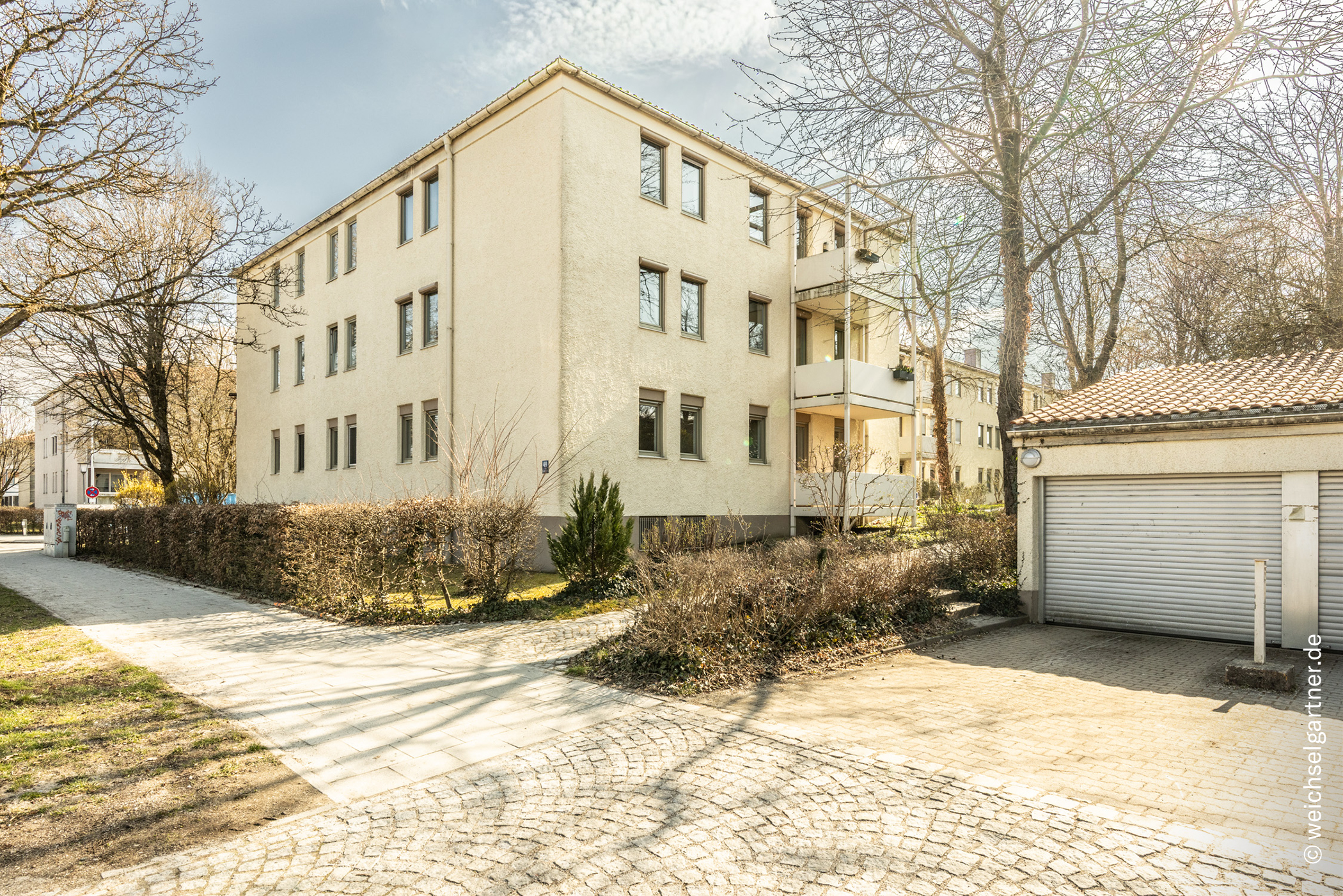 Erbpacht: Bezugsfreie Eigentumswohnung mit Balkon und TG-Einzelstellplatz in grüner Wohnlage, 81929 München, Wohnung