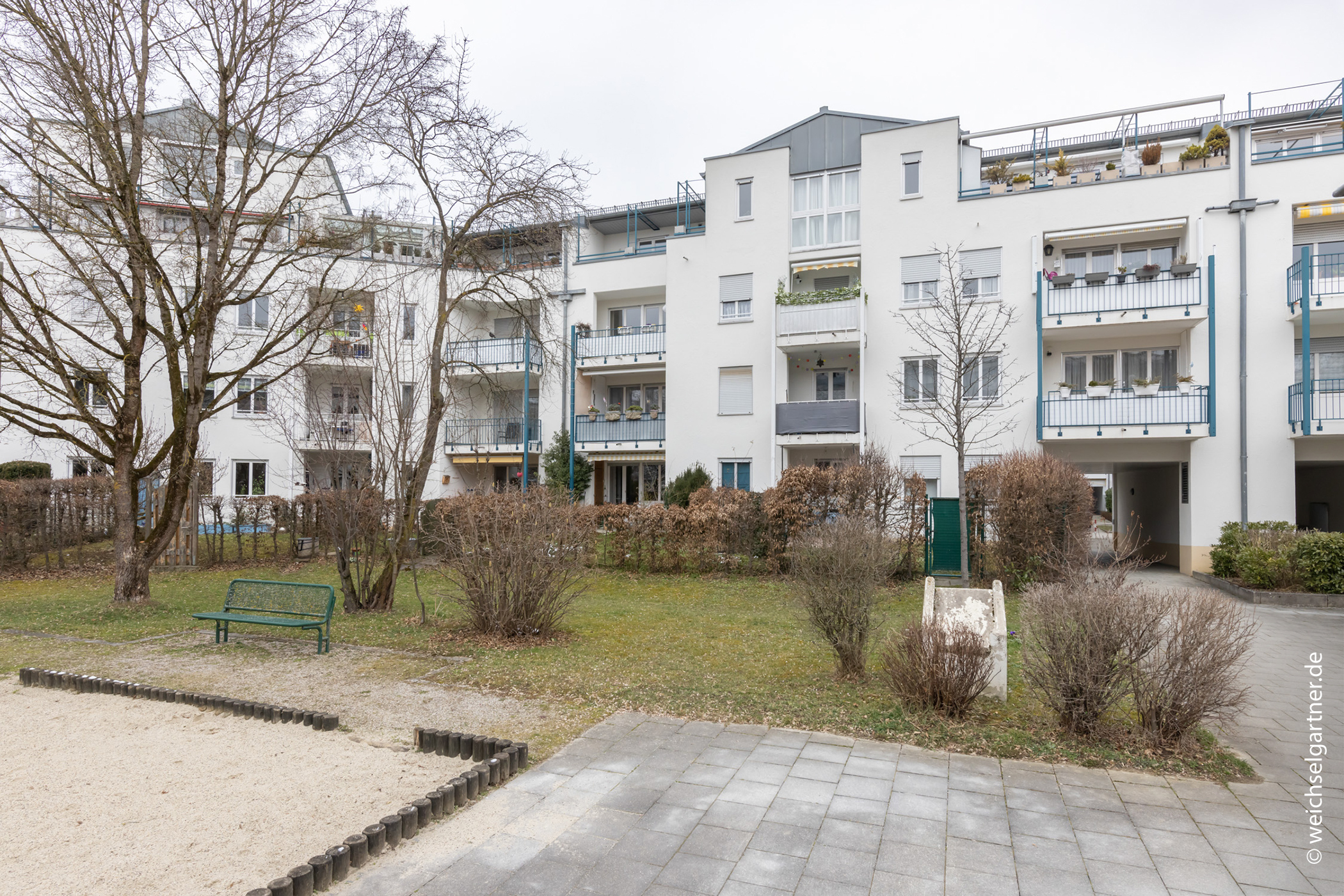 Ansprechende und vermietete Eigentumswohnung mit Süd-Loggia, 81927 München, Etagenwohnung