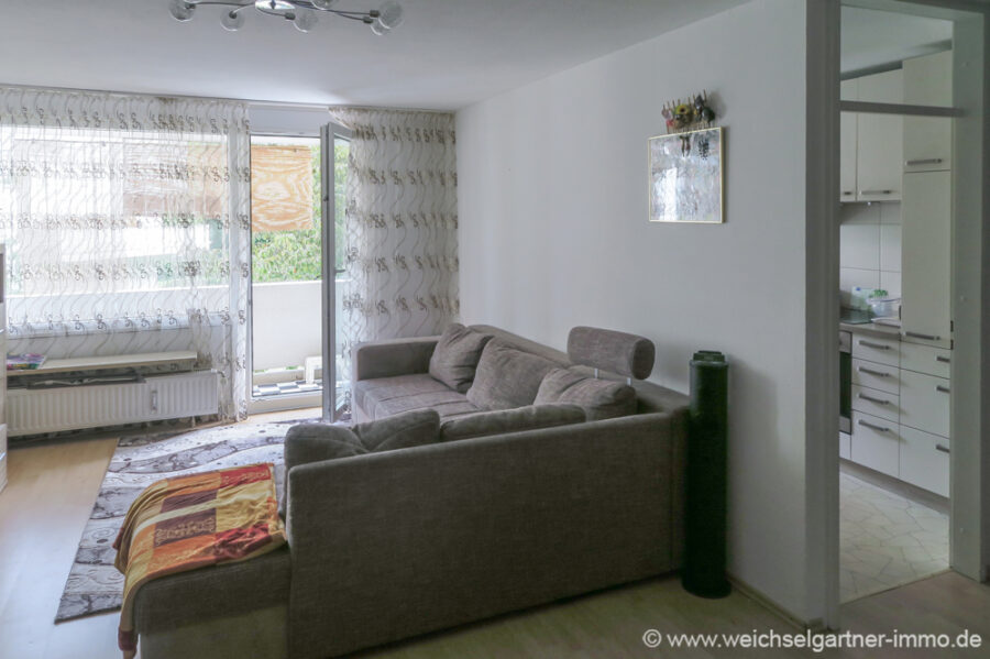 Eigentumswohnung in grüner Wohnlage - Wohnzimmer mit Balkon