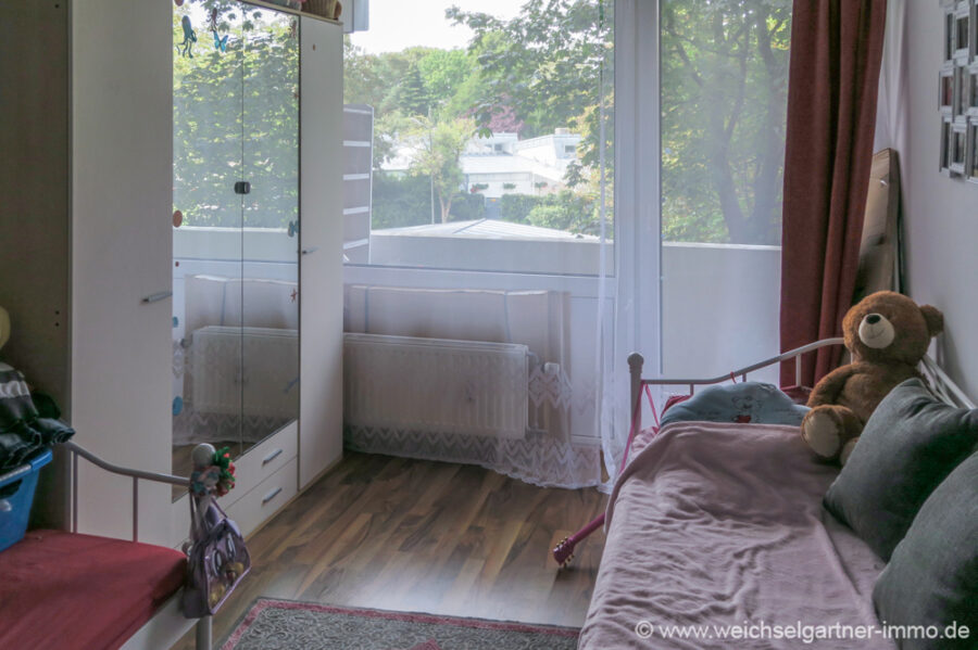 Eigentumswohnung in grüner Wohnlage - Kinder-/Schlafzimmer mit Balkon