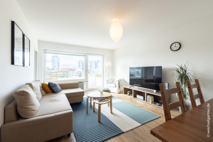 Renovierte und bezugsfreie Eigentumswohnung mit tollem Blick über die Stadt - Renovierte Eigentumswohnung