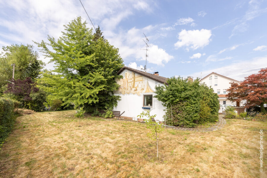 Schönes Baugrundstück in wunderbarer Ortslage für großzügiges Ein-/Zweifamilienhaus oder 2 DHHs - Schöner Gartenbereich