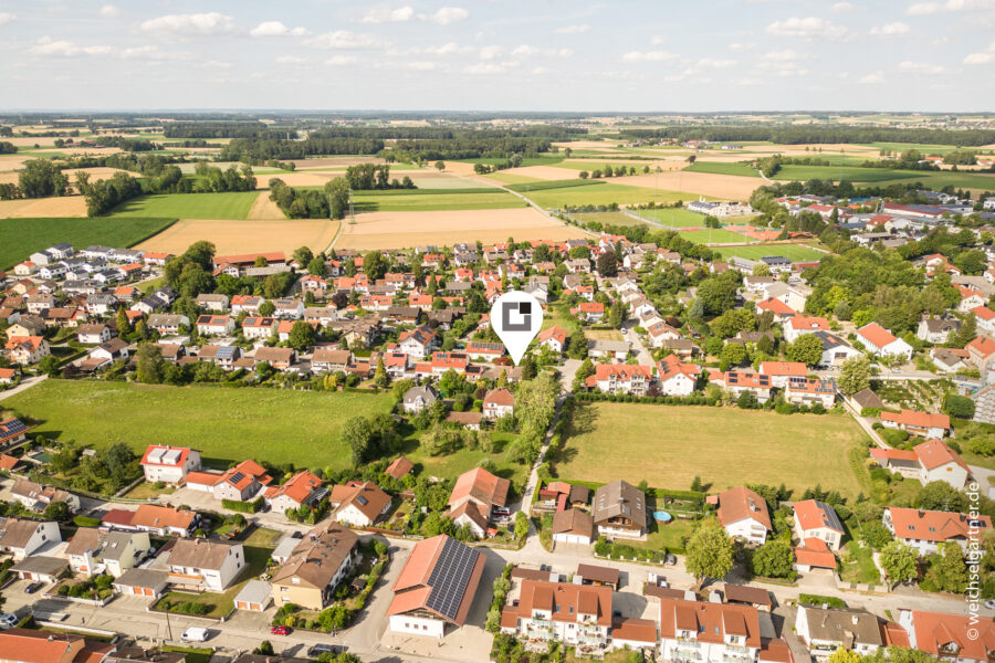 Schönes Baugrundstück in wunderbarer Ortslage für großzügiges Ein-/Zweifamilienhaus oder 2 DHHs - Luftbildaufnahme