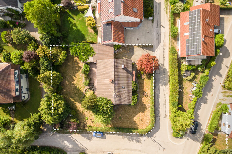 Schönes Baugrundstück in wunderbarer Ortslage für großzügiges Ein-/Zweifamilienhaus oder 2 DHHs - Skizzierter Grenzverlauf