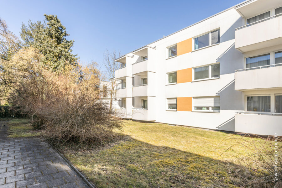 Ideal geschnittene und bezugsfreie Eigentumswohnung mit Südbalkon und absperrbaren Einzelstellplatz - Außenansicht