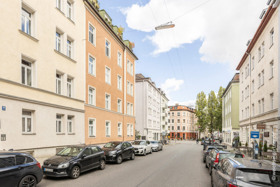Altbauflair trifft Stadtleben: Charmante Eigentumswohnung mit Balkon in Toplage - Altbauflair trifft Stadtleben
