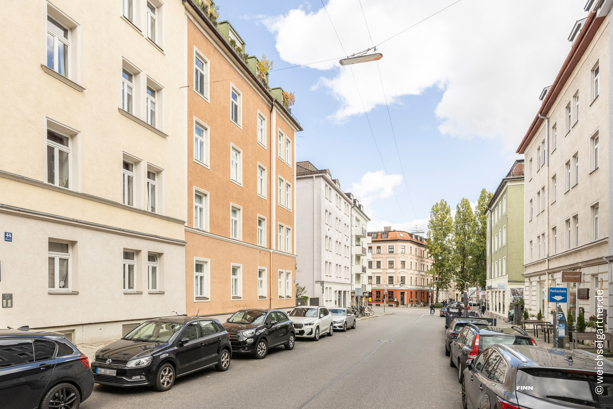 Altbauflair trifft Stadtleben: Charmante Eigentumswohnung mit Balkon in Toplage, 80797 München, Etagenwohnung