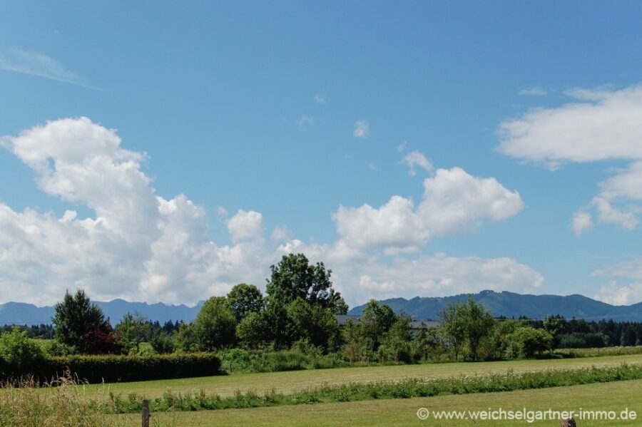 Herrliches Grundstück mit Bergblick - Blick von der Grundstückswestseite