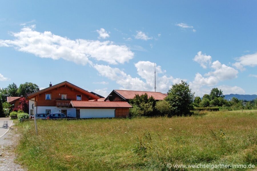 Herrliches Grundstück mit Bergblick - angrenzende Nachbarschaft