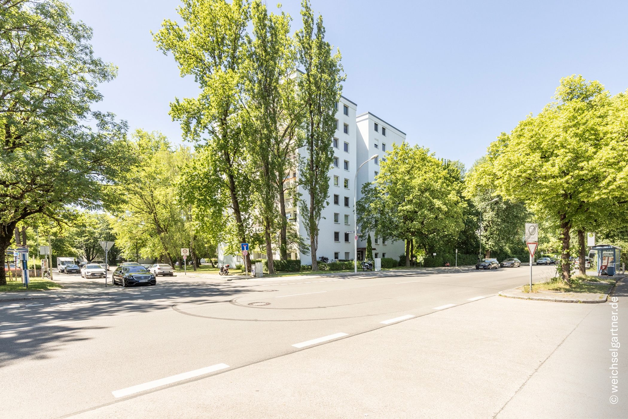 Vermietete 3-Zimmer-Eigentumswohnung mit schönem Balkon und TG-Einzelstellplatz, 81927 München, Etagenwohnung