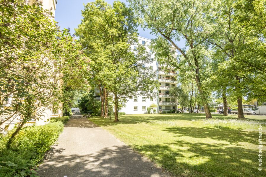 Vermietete 3-Zimmer-Eigentumswohnung mit schönem Balkon und TG-Einzelstellplatz - Parkähnliches Grundstück
