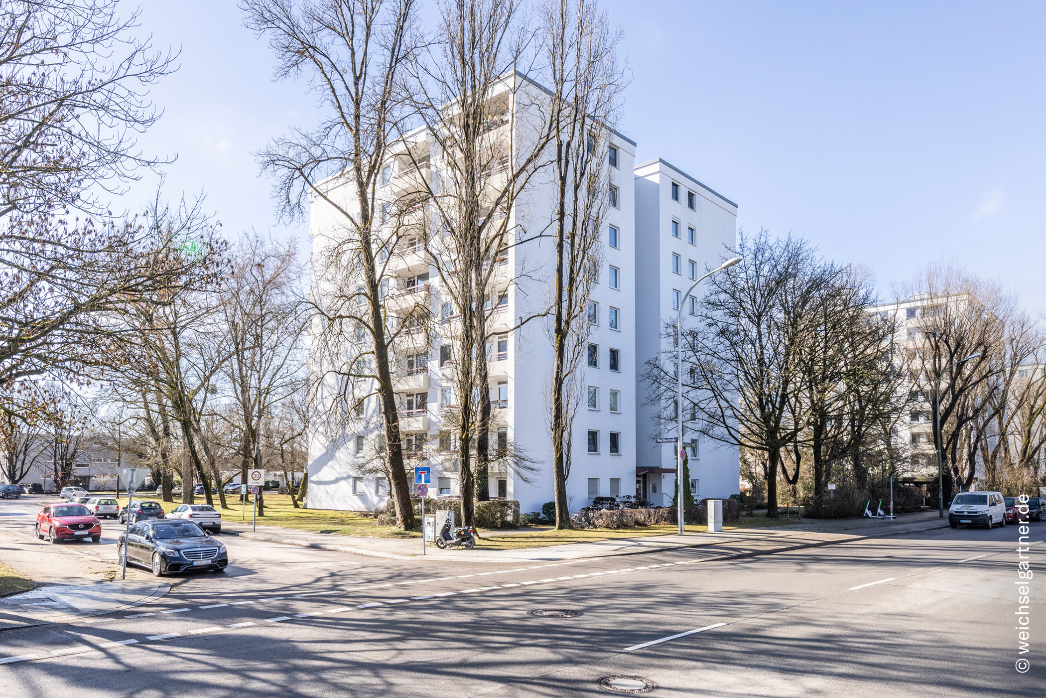 Vermietete 3-Zimmer-Eigentumswohnung mit schönem Balkon und TG-Einzelstellplatz, 81927 München, Etagenwohnung