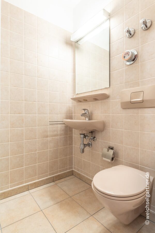 Bezugsfreie Wohnung mit Süd-Balkon und Blick in den grünen und ruhigen Innenhof inkl. TG-Stellplatz - Separates WC