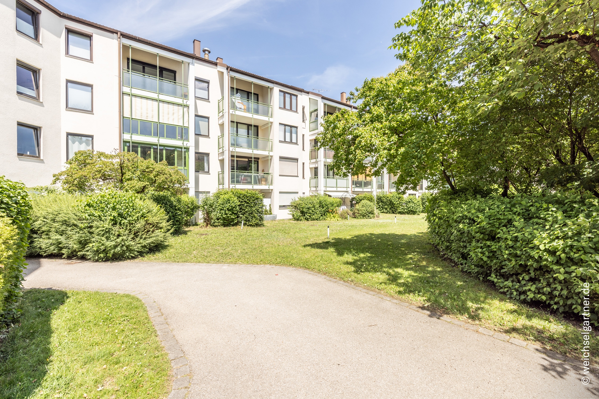 Bezugsfreie Wohnung mit Süd-Balkon und Blick in den grünen und ruhigen Innenhof inkl. TG-Stellplatz, 81929 München, Etagenwohnung