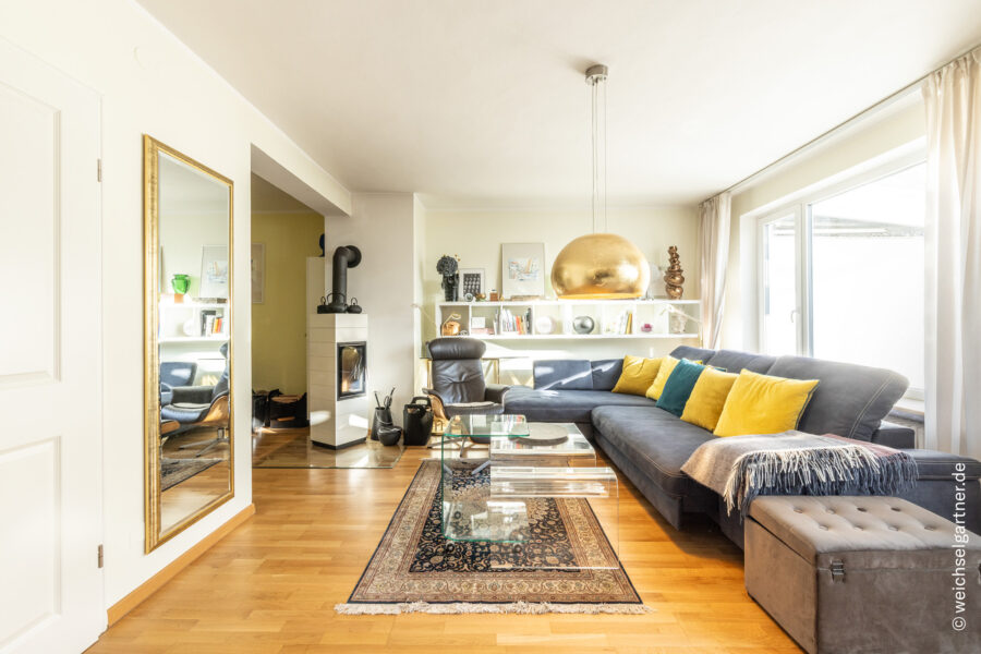 Reihenmittelhaus mit Südgarten in zentraler und begehrter Wohnlage nahe dem Cosimabad - Gemütliches Wohnzimmer